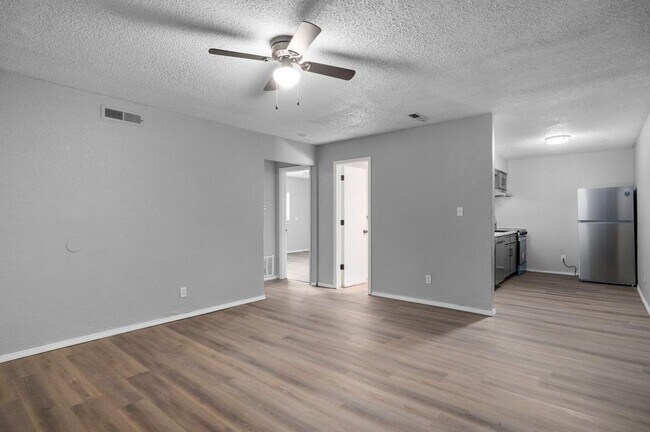 Building Photo - 865 S Douglas Ave