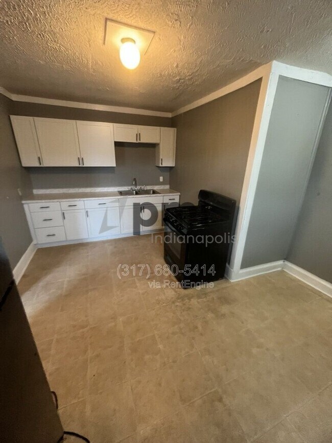 Building Photo - 213 1/2 S Madison Ave