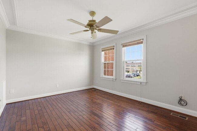 Building Photo - 1042B Margate Ct