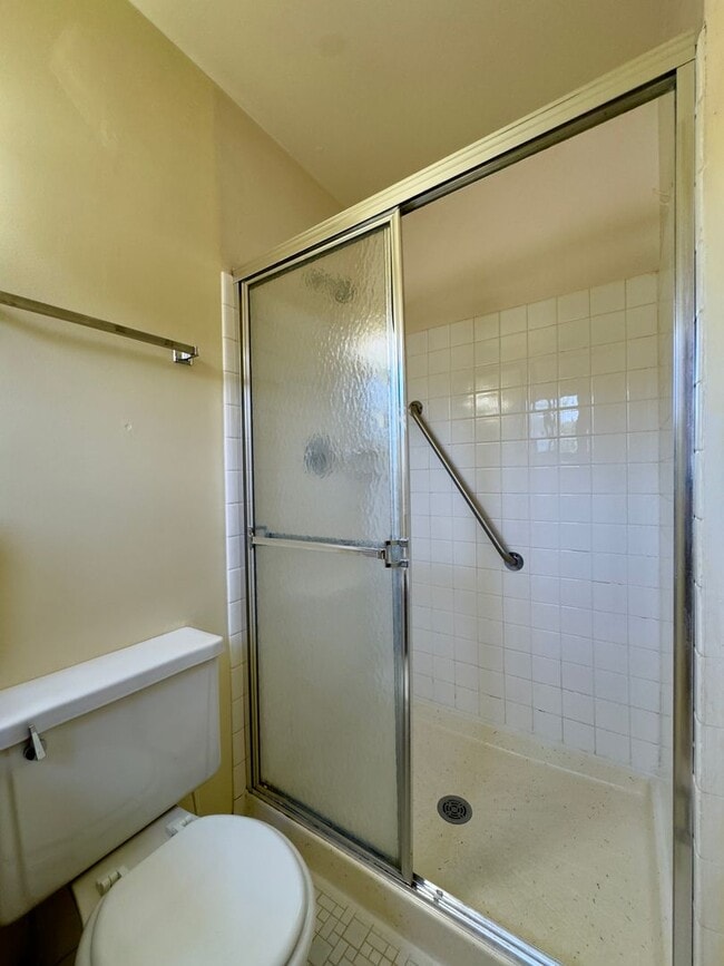 Building Photo - 2 Bedroom Condo in Pikesville/Courthaven