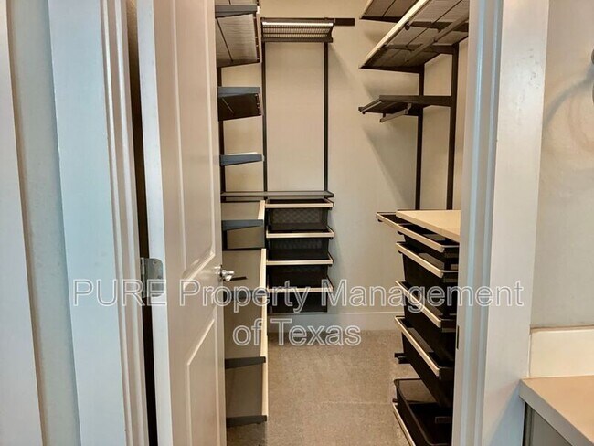 Building Photo - 8315 Laughlin Ln