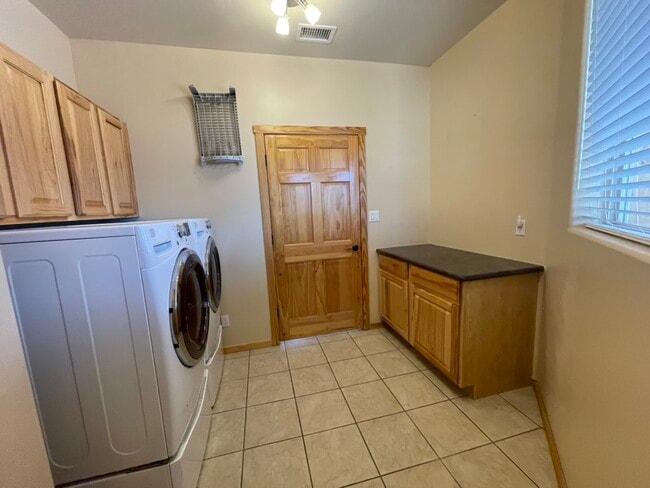 Building Photo - 6809 Chapingo Rd NE