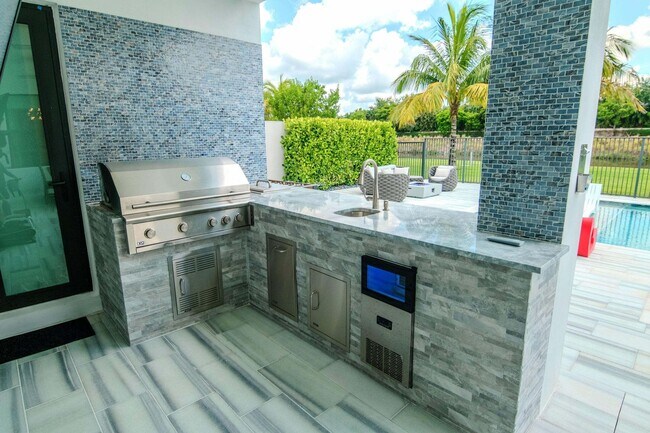 Building Photo - 8305 Fishhawk Falls Ct