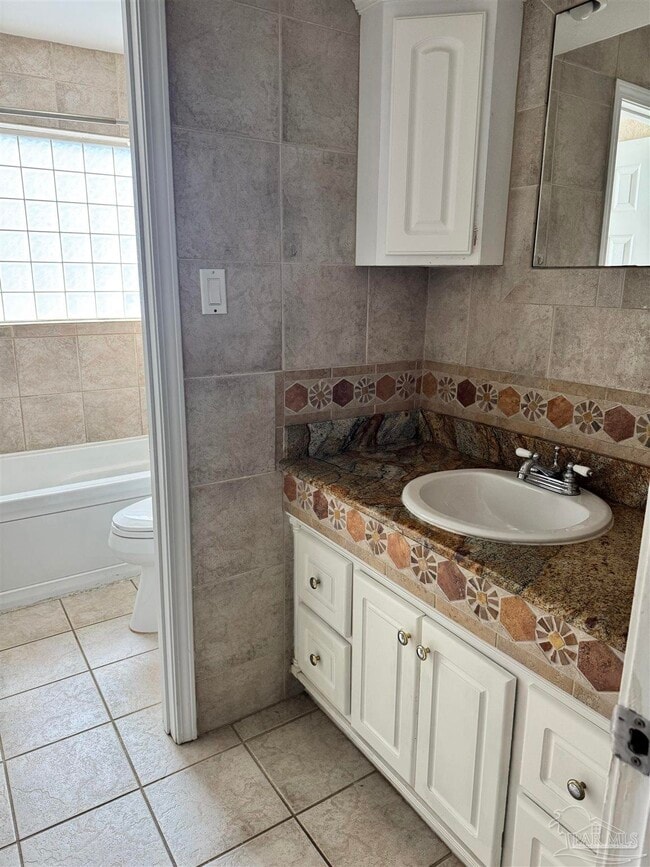 Building Photo - 117 S Sunset Blvd