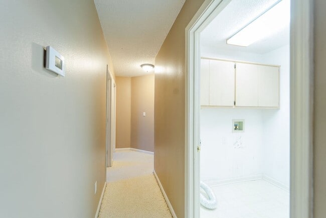 Building Photo - Charming 3 bedroom, 2 bath home that has been updated and is ready to be called home! This home h...