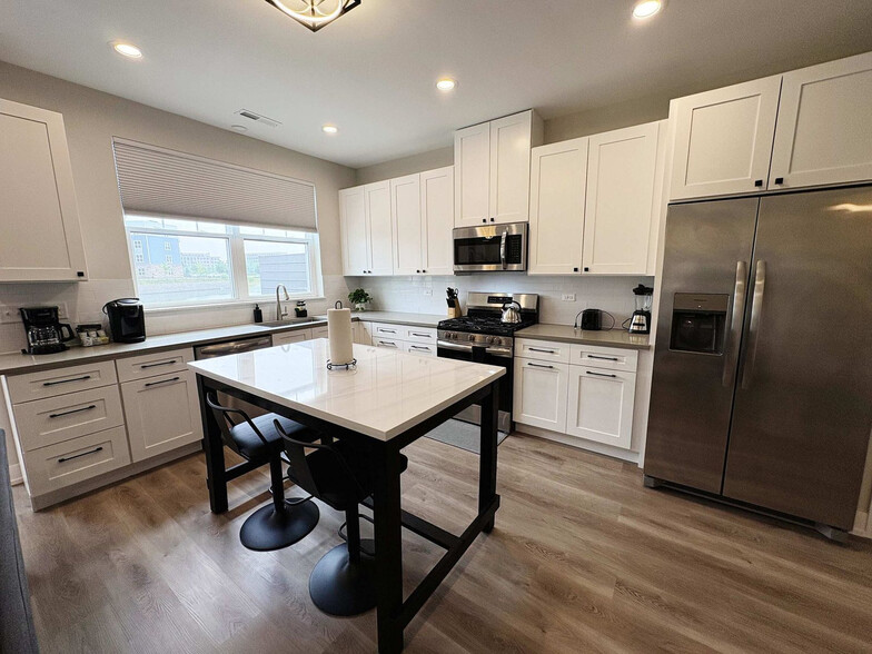 Building Photo - 28379 Torch Pkwy