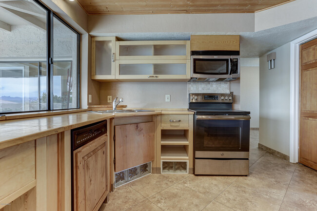 Building Photo - 17137 E Rand Dr
