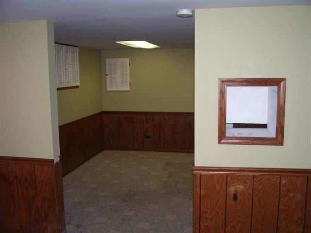 Building Photo - 112 N Hager Ave