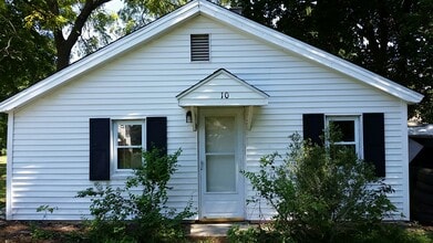 Building Photo - 10 Halsey St