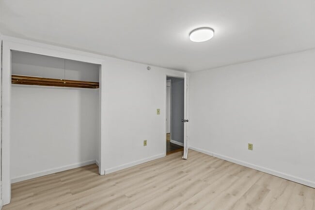 Building Photo - 323 Flagg St