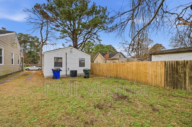 Building Photo - 2644 McKann Ave