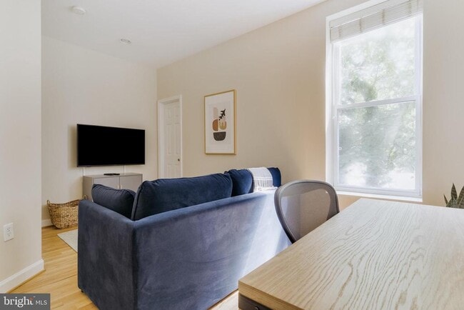 Building Photo - 330 11th St SE