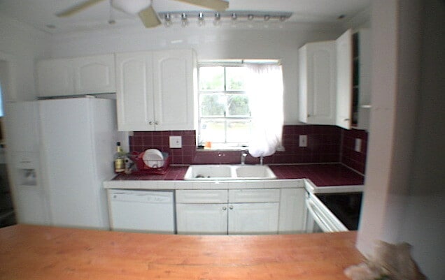 Kitchen - 401 Sunshine Dr