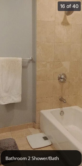 Building Photo - 3133 N Lakewood Ave