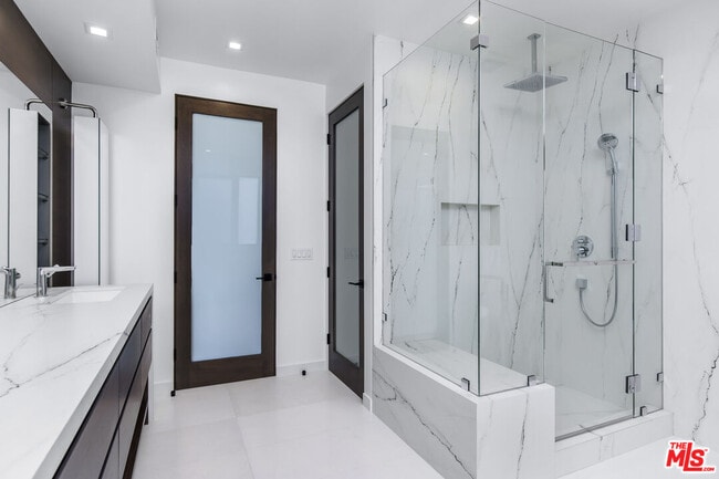 Building Photo - 2019 Barry Ave