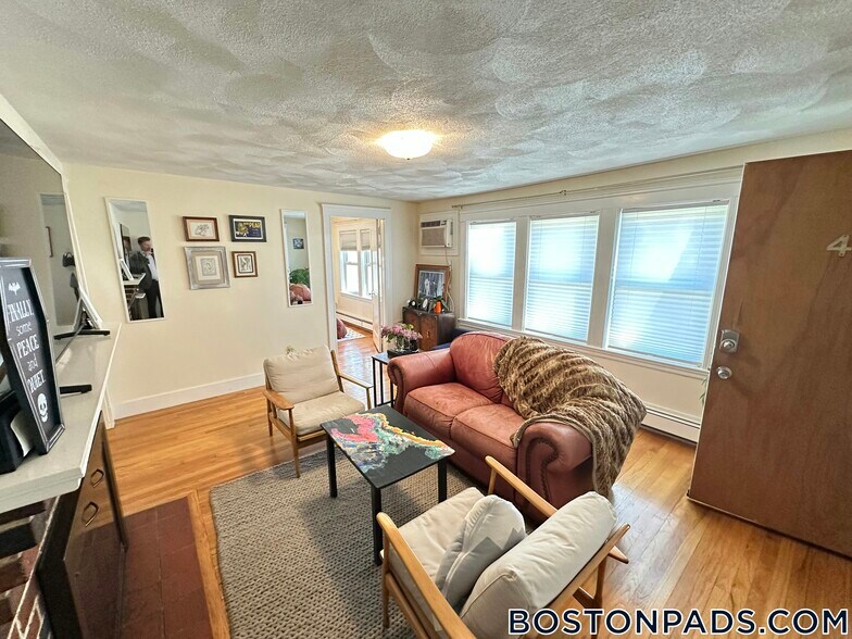 Building Photo - 1145 Boylston St