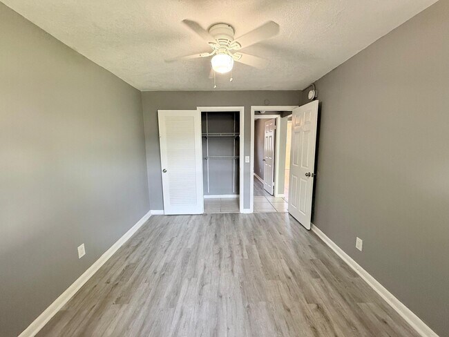 Building Photo - 815 2nd St