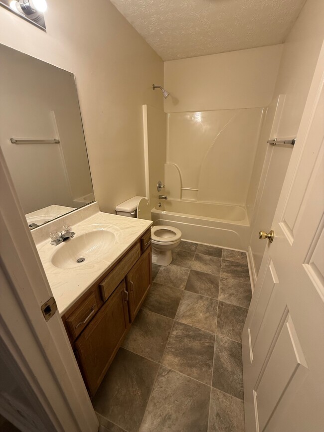 Building Photo - 61 Jade Ct