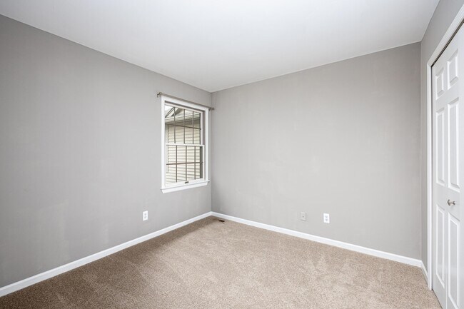 Building Photo - 45085 Horseshoe Dr