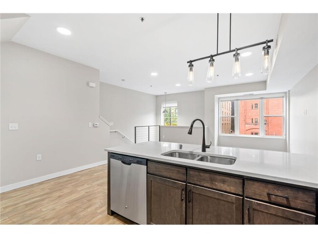 Building Photo - 120 Hennepin Ave