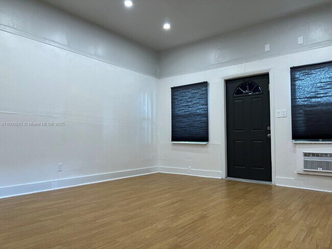 Building Photo - 2205 Roosevelt St