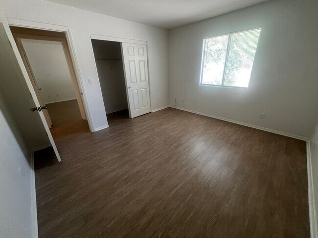 Building Photo - 6320 Mesquite Ave