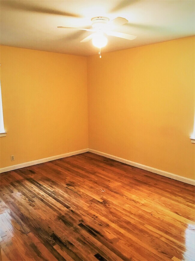 Building Photo - 1174 Rosedale Dr