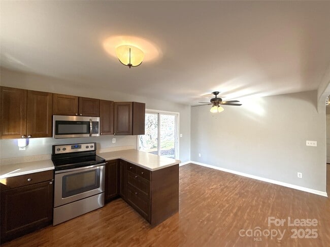 Building Photo - 1601 Starbrook Dr