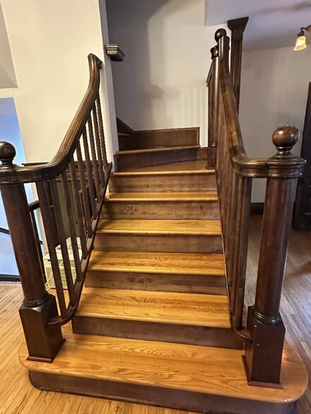 Building Photo - 800 Hague Ave