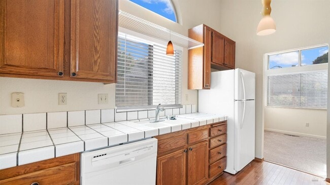 Building Photo - Super Cute with Lots to Offer!