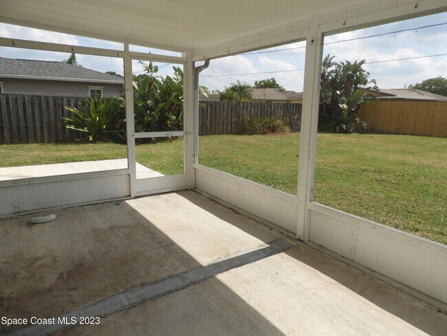 Building Photo - 1904 Brookside St NE
