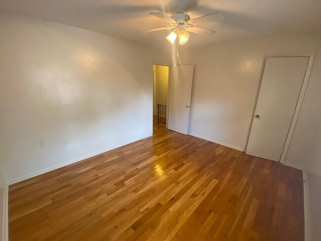 Building Photo - A brick townhouse steps from Lakewood shopping and dining — with everything already in it.