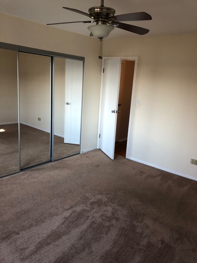 Building Photo - 5405 Chateau Dr