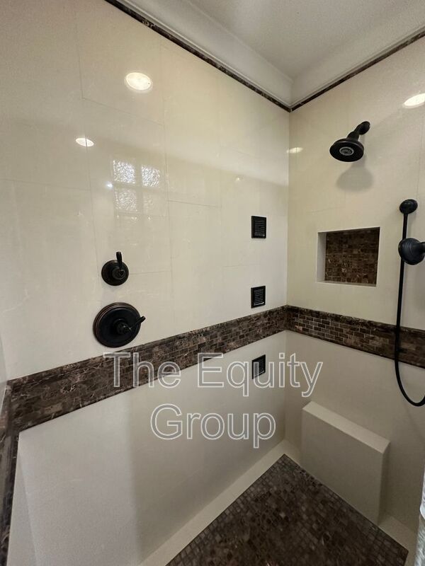 Building Photo - 3842 W Buena Vista Ave