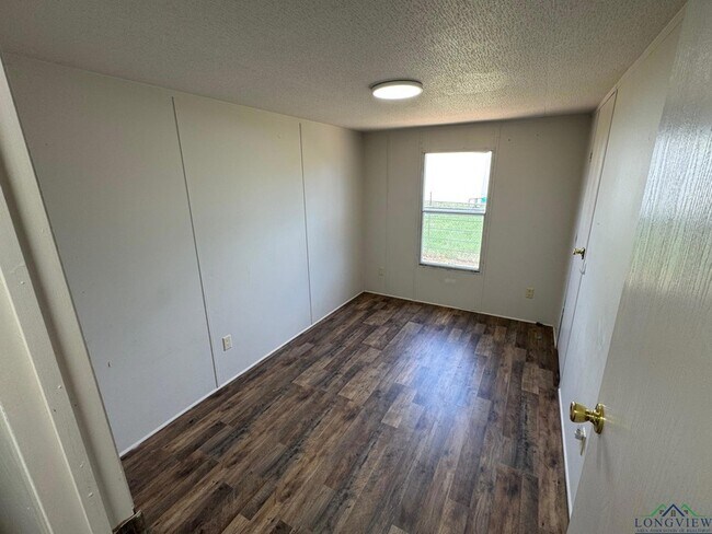 Building Photo - 268 Joy Ln