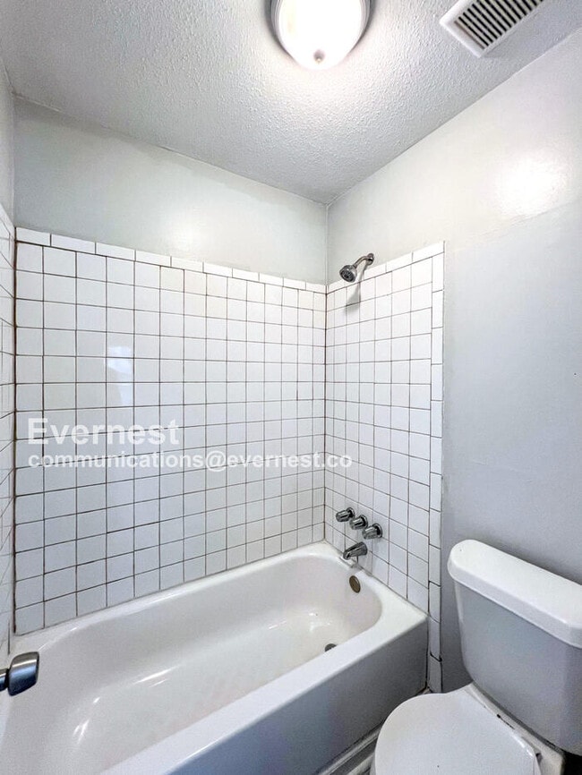 Building Photo - 4581 Fontaine Pl