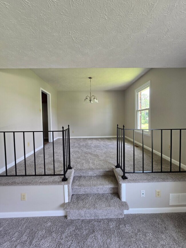 Building Photo - 7494 Beverly Dr
