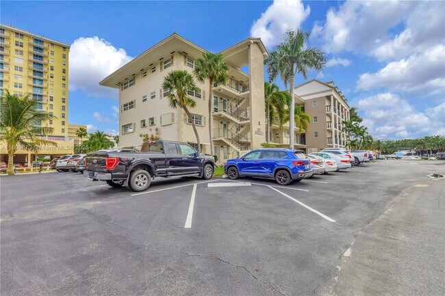 Building Photo - 440 Paradise Isle Blvd