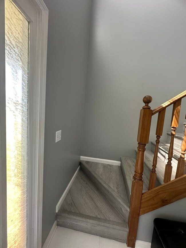Building Photo - Foxhill Commons Subdivision!  Fully Furnis...