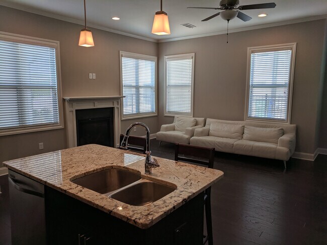 Building Photo - 903 Proctor Ranch Dr