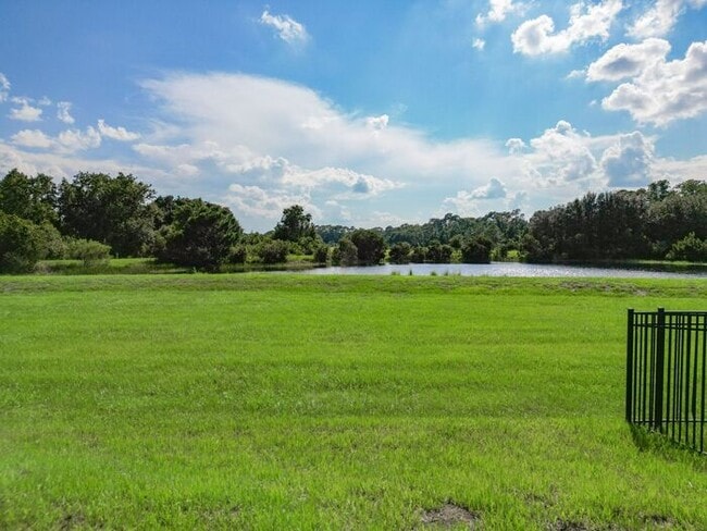 Building Photo - Gorgeous 3/2 Modern Home with a 2 Car Gara...