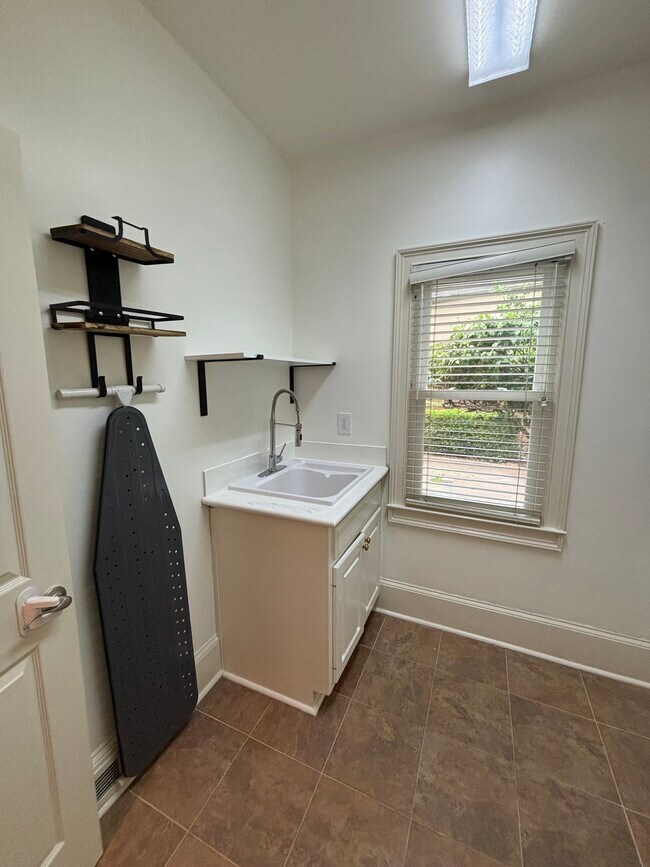Building Photo - 10615 Honey Brook Cir
