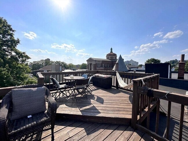 Building Photo - 6 Wyman St