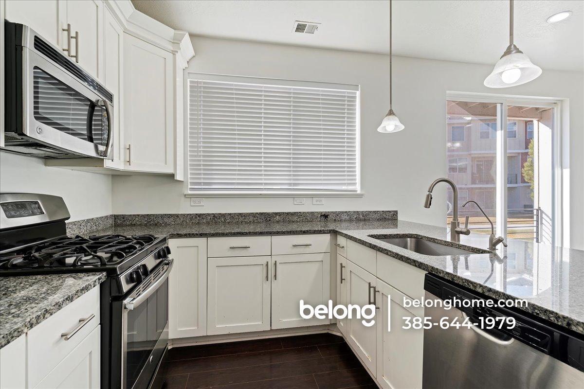 Building Photo - 2333 S Long Dr