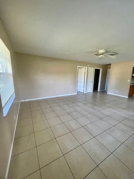 Building Photo - 1570 E Breezy Ln
