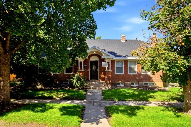 Building Photo - 2705 Polk Ave