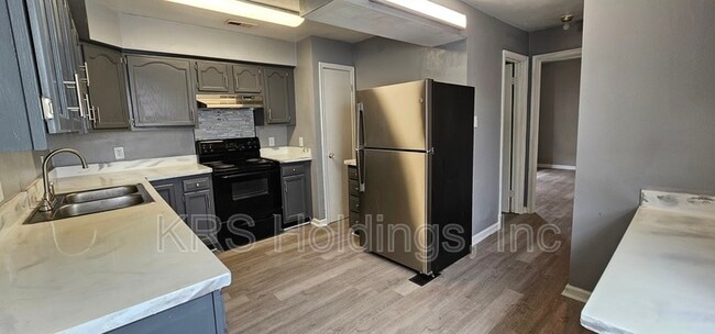 Building Photo - 827 Marshall Ave