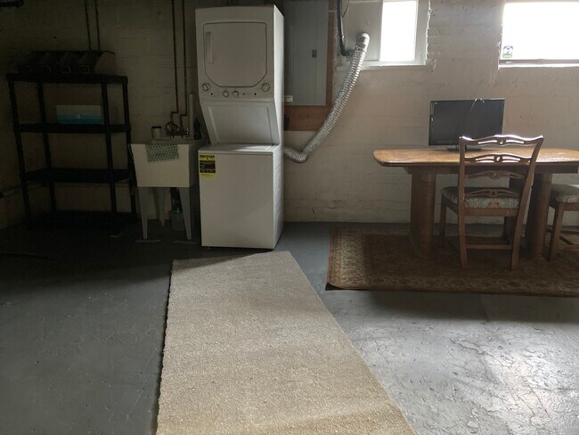 Laundry Room - 1035 Newton Ave
