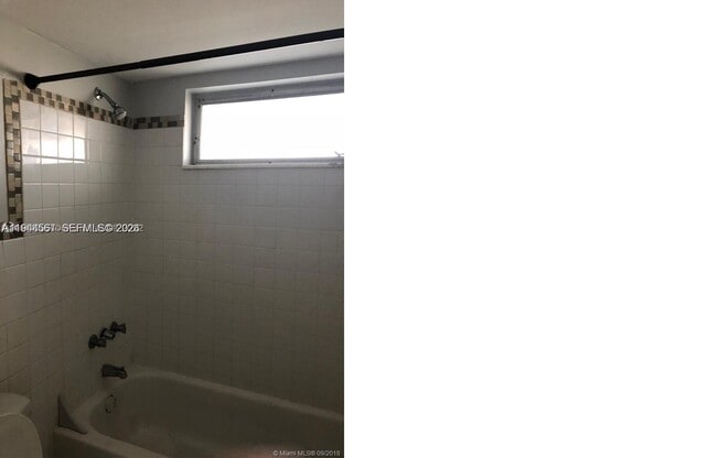 Building Photo - 1407 NE 56th St