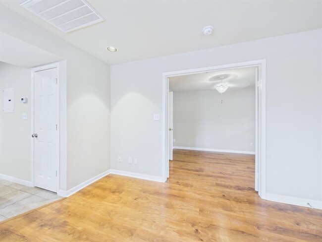 Building Photo - 7685 Northcross Dr